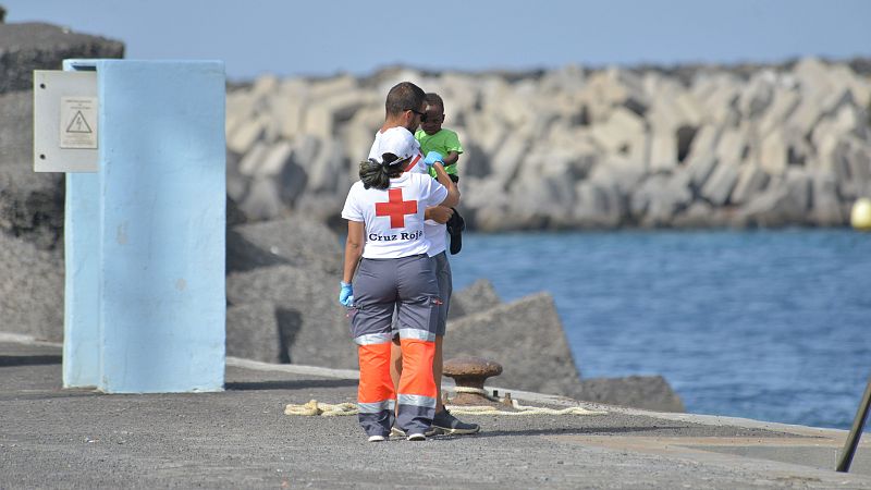 Diez menores en situación de asilo son trasladados desde Canarias a la península