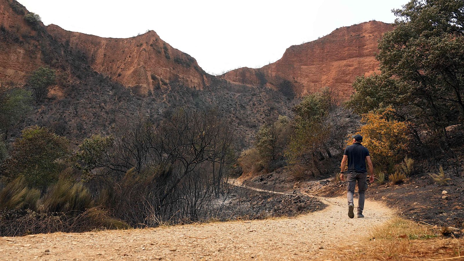 El fuego amenaza Las Médulas, joya romana y Patrimonio de la Humanidad | Ver