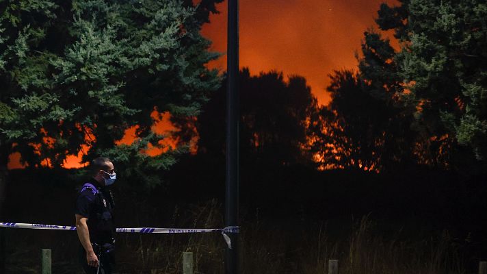 Informativo 24h - La UME se despliega en un incendio en Tres Cantos que avanza sin control y deja dos heridos