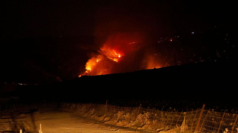 El incendio de Tarifa deja 2.000 evacuados y un herido