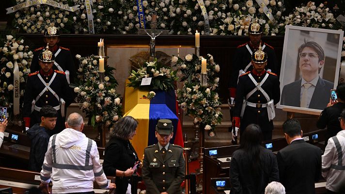 Informativo 24h - Miles de colombianos despiden al excongresista Miguel Uribe Turbay en el Capitolio Nacional