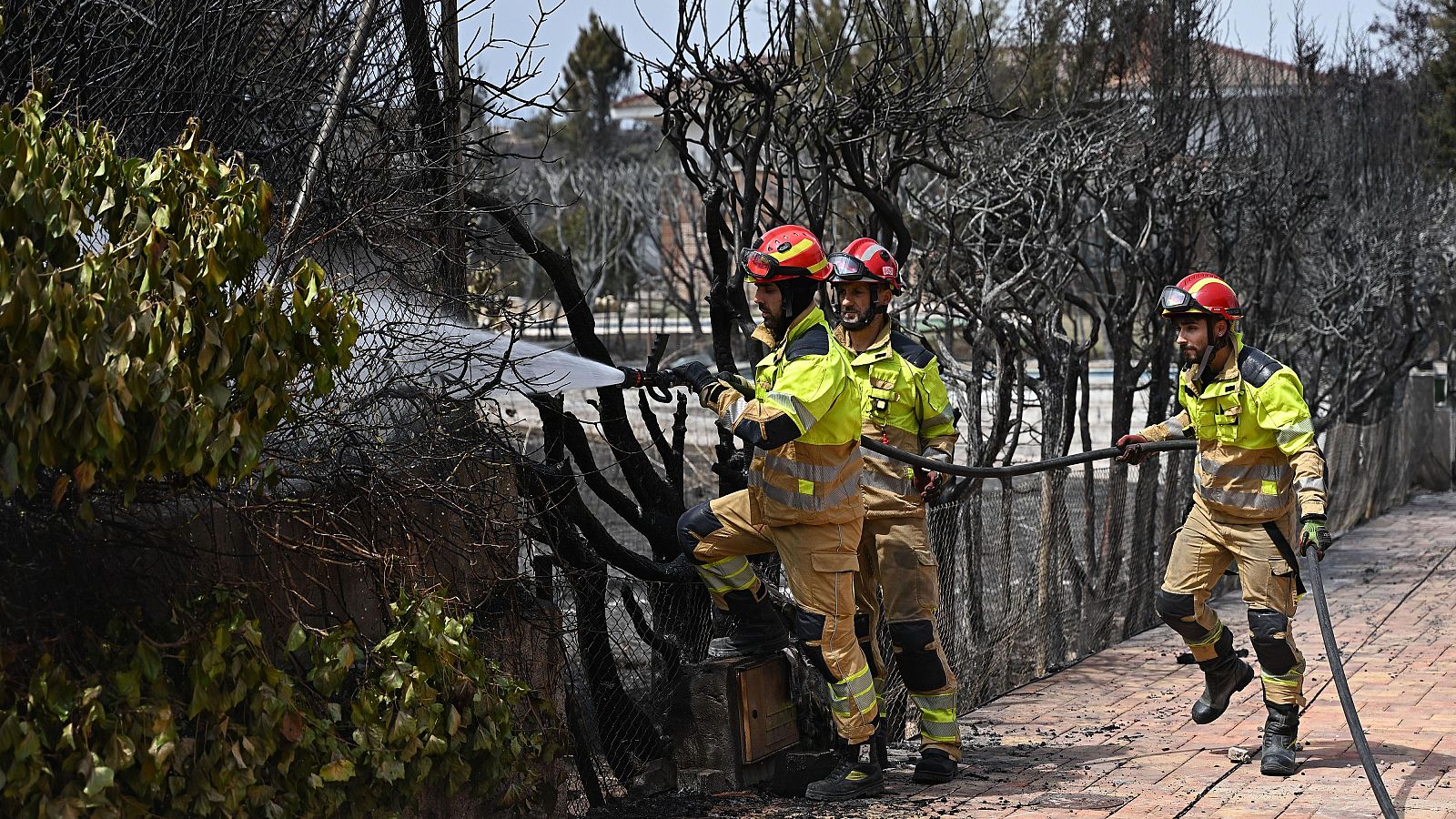 Perimetrado el incendio en Tres Cantos - Telediario 2 | Ver