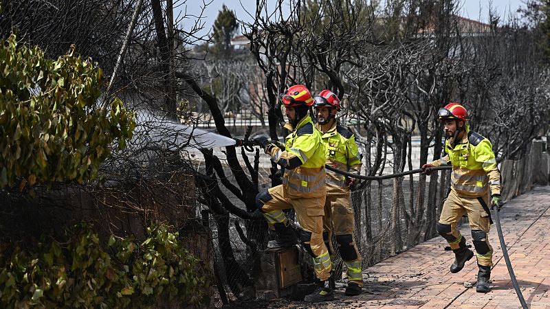 Los desalojados por el incendio en Tres Cantos, Madrid, regresan a sus casas