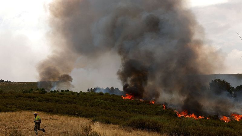 Los incendios en Zamora y León dejan un muerto y varios heridos críticos