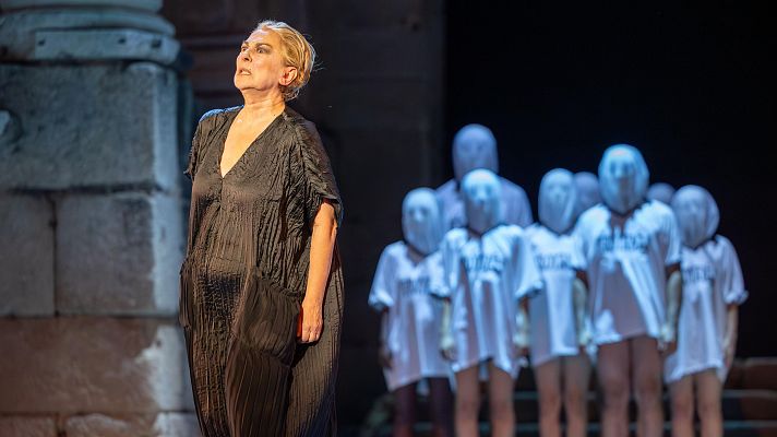 Telediario 1 - Una versión libre de 'Las Troyanas', nos recuerda los horrores de la guerra en el Festival de Mérida