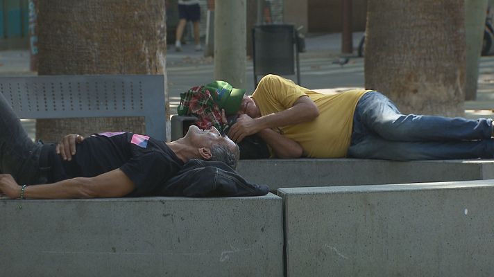 L'Informatiu - L'onada de calor agreuja la situació de les persones sense llar