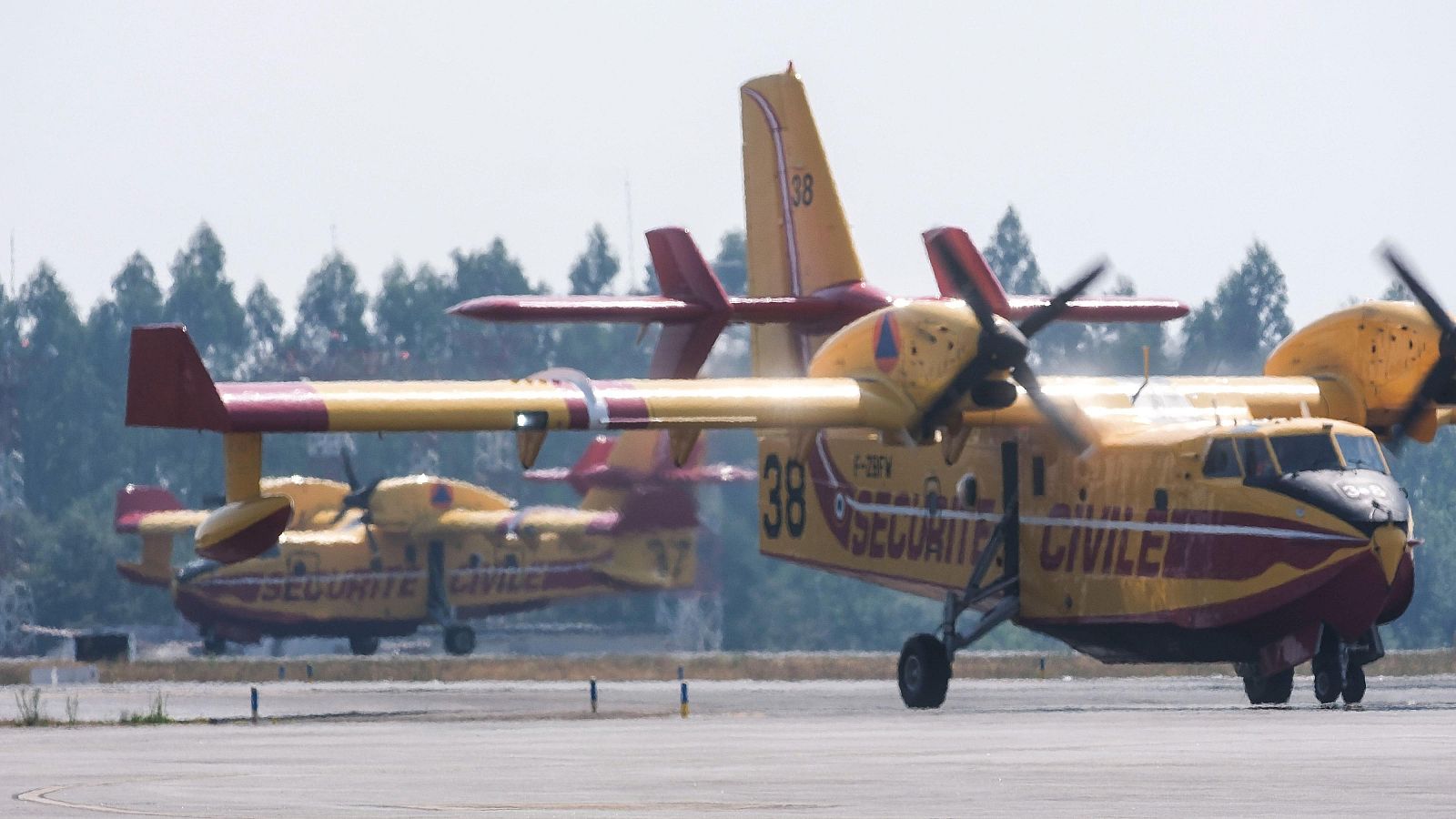 El PP reivindica como mérito propio la llegada de dos aviones a Santiago - Telediario 1 | Ver