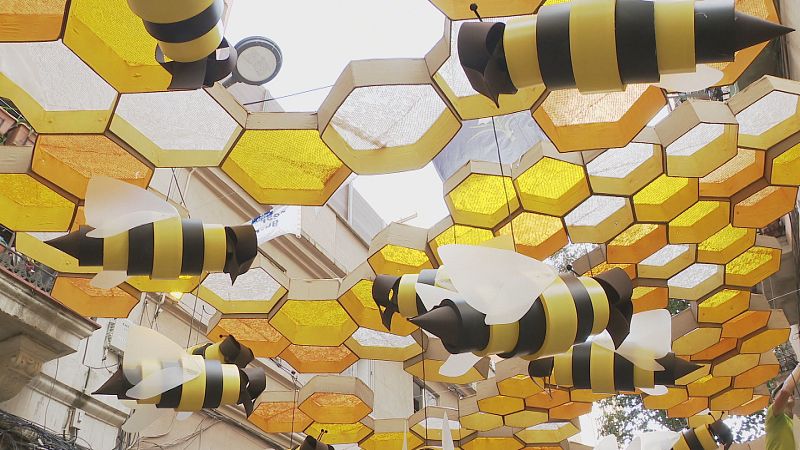 Festes de Gràcia 2025 arranquen en plena onada de calor - L'Informatiu | Veure