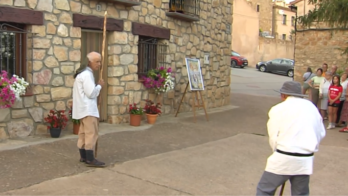 Telediario 2 - Los vecinos de Adobes, en Guadalajara, interpretan 'El Quijote' en una obra teatral