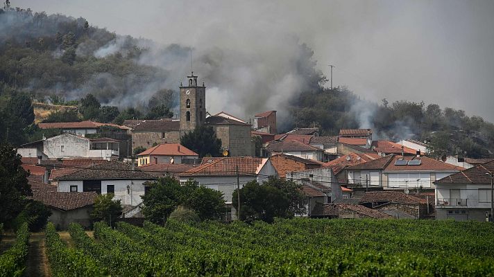 Telediario 2 - El viento aviva los siete grandes incendios activos en Ourense