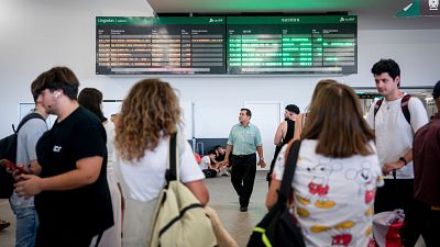 Renfe suspende los trenes entre Madrid y Galicia por los incendios en Ourense | Ver