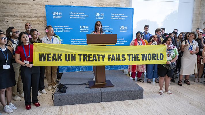 Telediario 2 - El tratado global contra la contaminación por plásticos encalla por el bloqueo de potencias petroleras