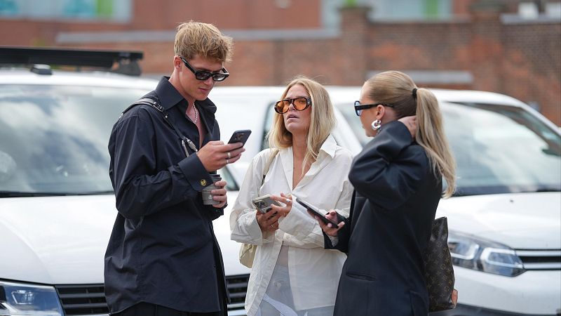 Evita sustos en la factura de móvil si estás fuera de la UE | Ver