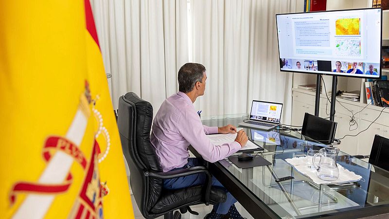 Sánchez visitará los incendios en Ourense y León y el PP pide más recursos