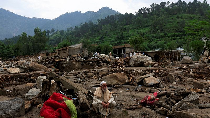 Más de 350 muertos durante las inundaciones por el monzón en Pakistán - El mundo en 24 horas | Ver