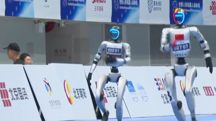 Telediario 1 - Robots humanoides compiten en unos 'juegos olímpicos' creados en China