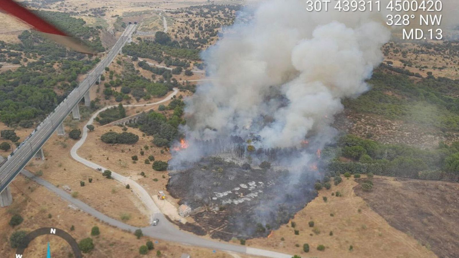 Un incendio en Colmenar Viejo, Madrid, obliga a desalojar casas | Ver