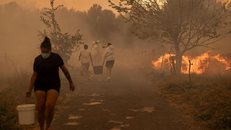 Luis Milia, alcalde de Carballeda de Avia, Ourense, denuncia la "falta de medios" para luchar contra los incendios