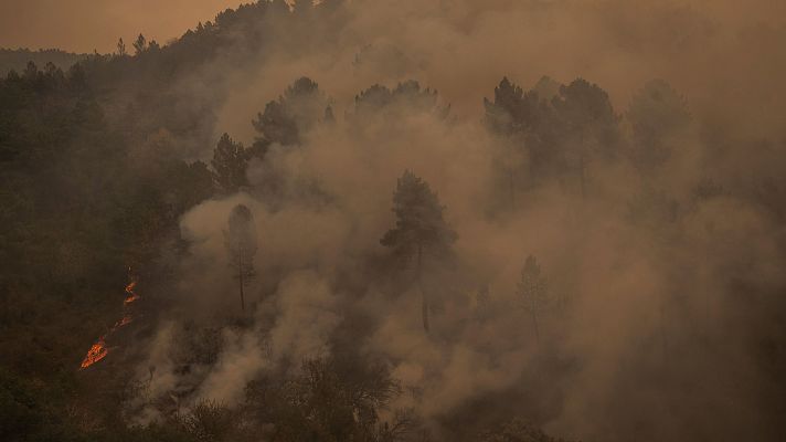 Telediario 1 - Las llamas avanzan descontroladas en Larouco y los medios de extinción están superados