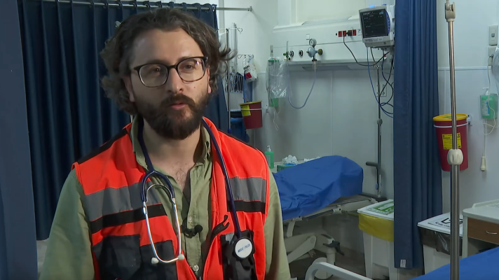 Telediario 2 - Un paramédico palestino formado en España regresa a una Cisjordania asediada: "He vuelto para ayudar a mi pueblo"