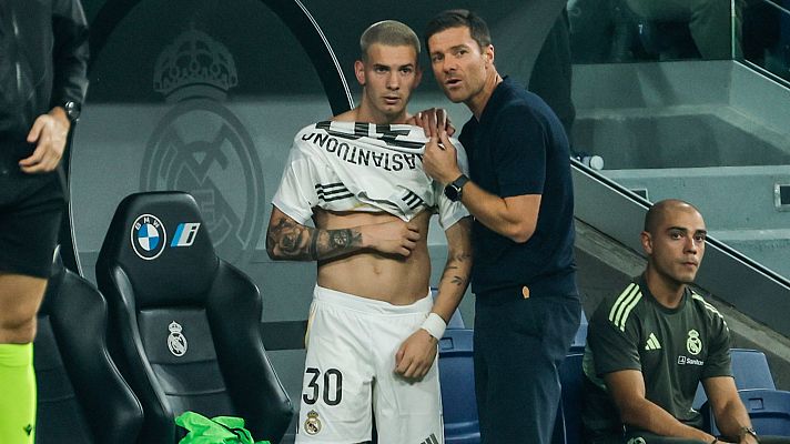 Fútbol - Xabi Alonso, orgulloso del debut de Huijsen, Trent, Carreras y Mastantuono en el Bernabéu: "No les ha pesado la camiseta"