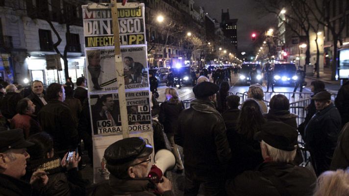 Informativo 24h - Protestas junto a la sede del PP contra la corrupción