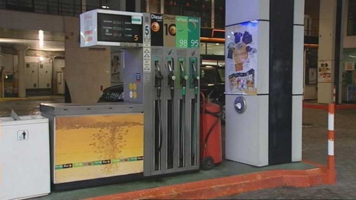 Telediario 1 - En 2012 subió el precio de los carburantes a pesar de la caída en el consumo