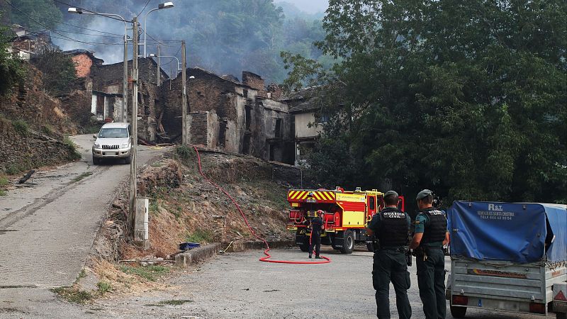 La resistencia de los vecinos a evacuar sus casas ante los incendios | Ver