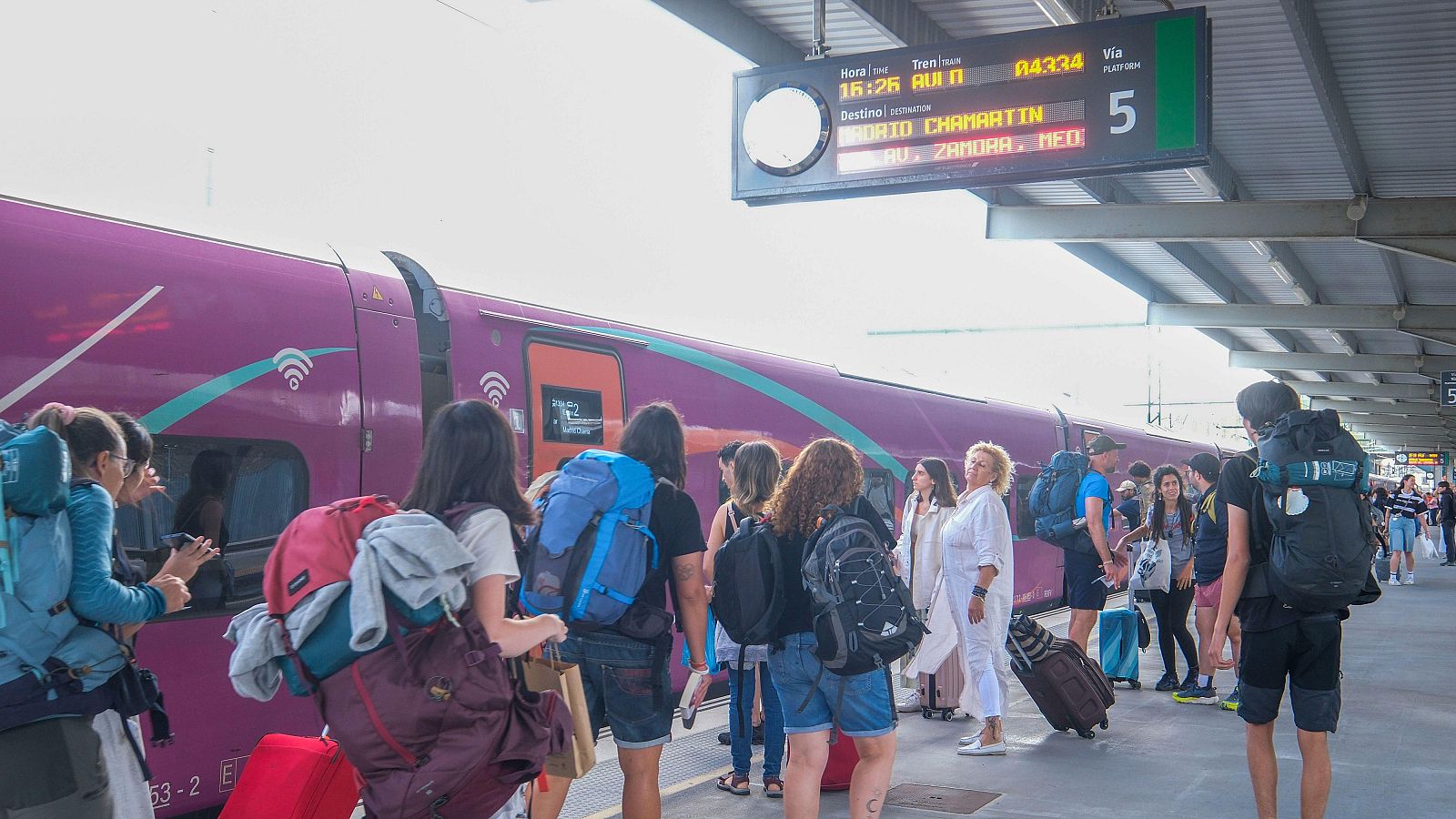 Renfe reanuda la circulación de trenes entre Madrid y Galicia