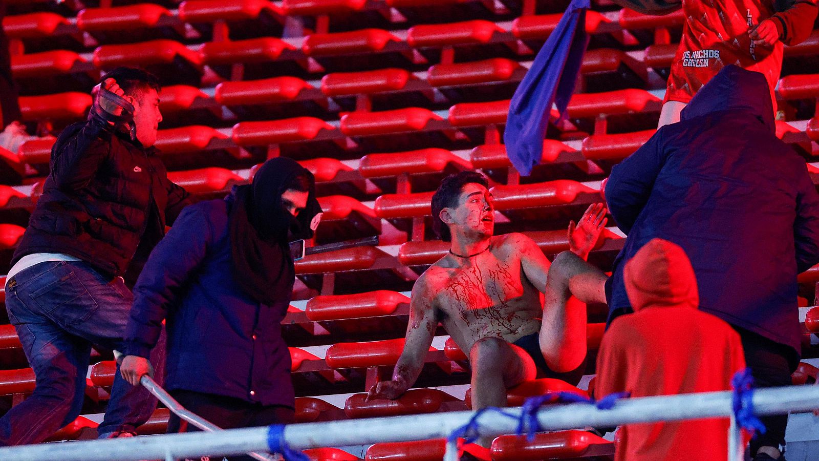 Incidentes en el Independiente - Universidad: 3 heridos graves - Los Deportes de La1 | Ver