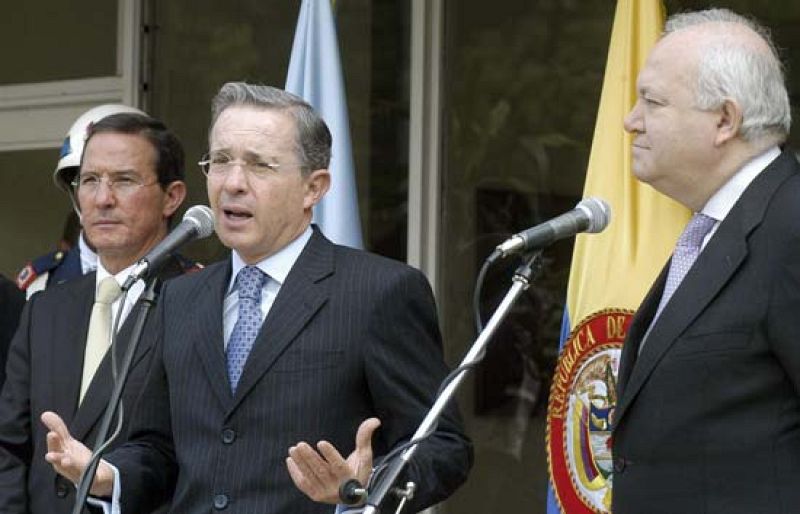 Moratinos se reúne con Álvaro Uribe | Ver