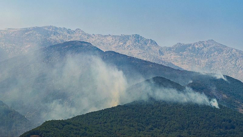 Mejora el pronóstico del incendio en Jarilla, con 17.000 hectáreas afectadas