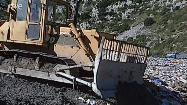 Línea 900 - Hurgando en la basura