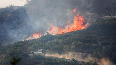 Un d�a con la alcaldesa de un pueblo en vilo por las llamas - Telediario 1 | Ver
