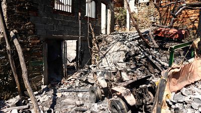 Un paseo por el pueblo m�s afectado por el fuego en Ourense - Telediario 1 | Ver