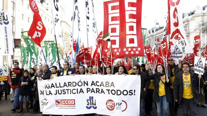 Telediario 1 - Centenares de personas marchan en Madrid contra "el deterioro de la Justicia"