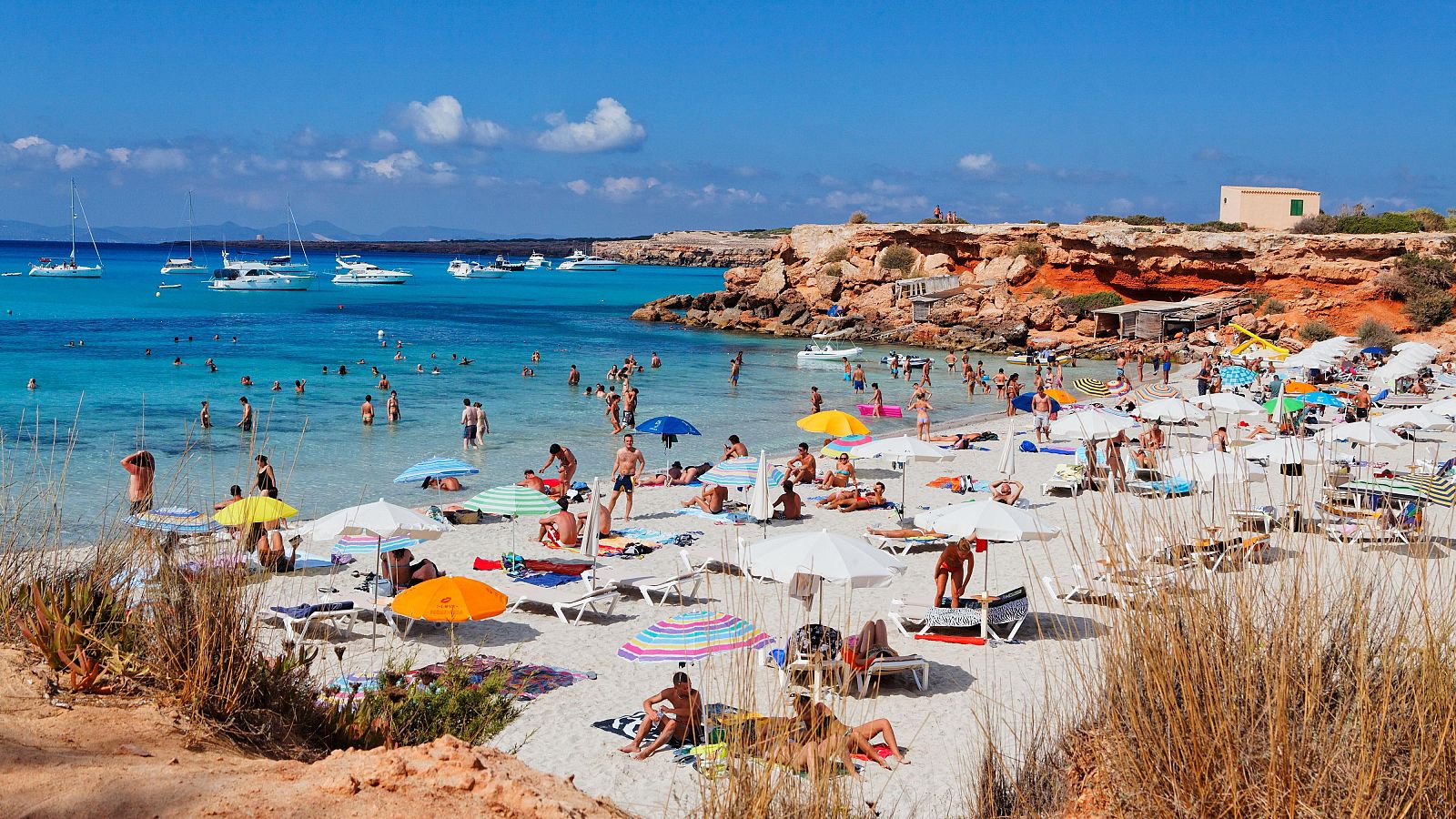 El menor gasto turístico en Baleares se traduce en despidos | Ver