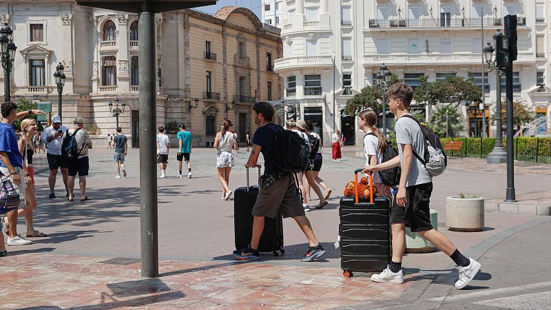 España recibe cada vez más turistas: "Es casi imposible visitar algunos sitios sin masificación"