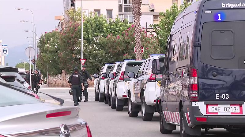 Almenys un detingut en un macrooperatiu policial contra la venda ambulant a Roses