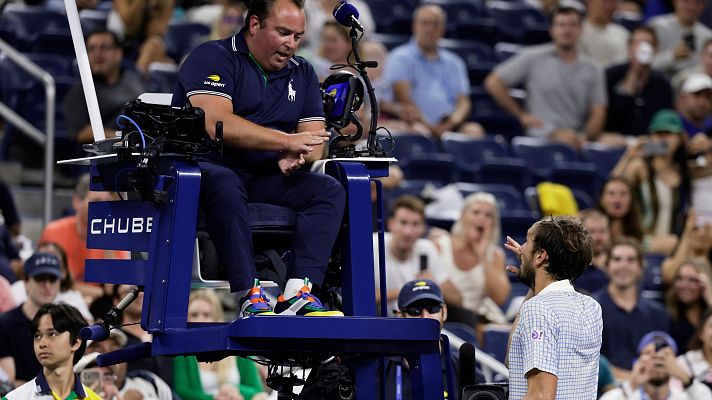 Los Deportes de La1 - El error de un fotógrafo sume en el caos el partido entre Medvedev y Bonzi en el US Open