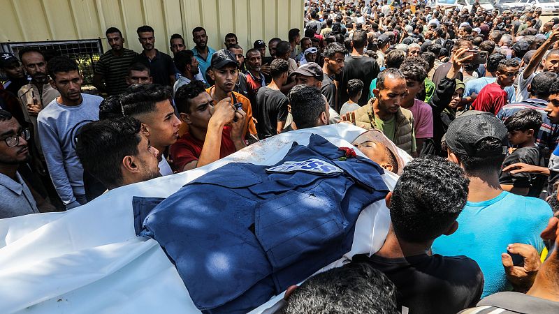 Israel ataca el Hospital Nasser, al sur de Gaza, y mata a cinco periodistas