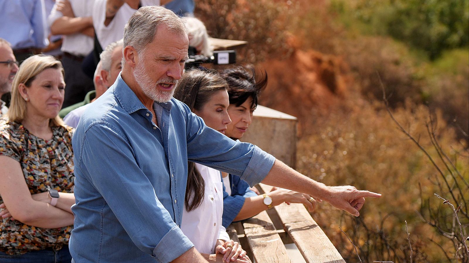 Felipe VI pide colaborar para "sacar adelante la economía" de las zonas afectadas - Informativo 24h | Ver