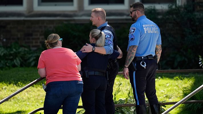 Telediario 2 - El tiroteo de Minneapolis en una escuela provoca el horror en los testigos y la condena de las autoridades