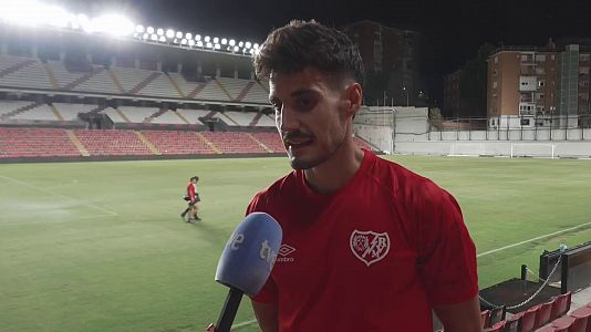 Óscar Valentín: "Vallecas nos va a empujar a la victoria"