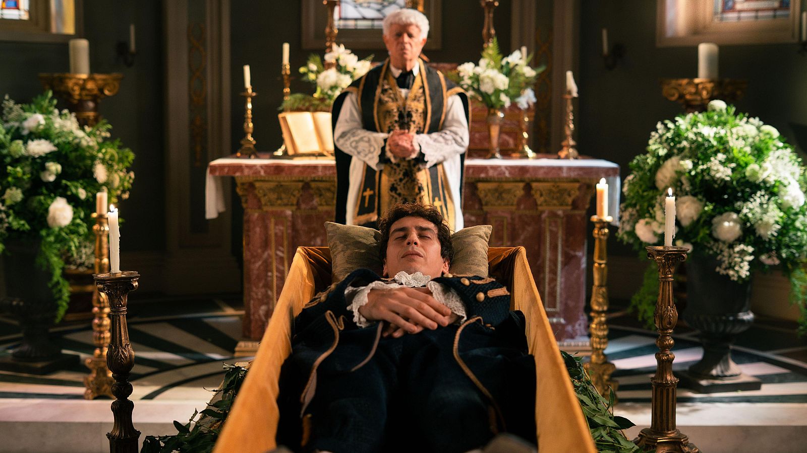 Los dos funerales de Julio: en la Casa Grande y la Casa Pequeña