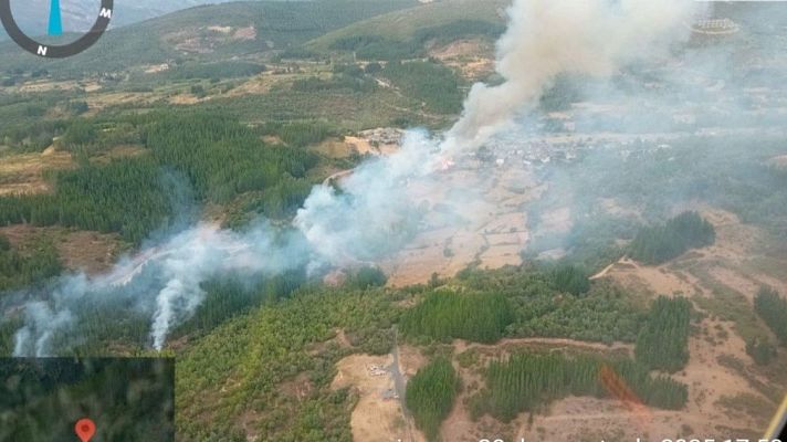 Telediario 2 - Un incendio en Berlanga del Bierzo, León, obliga a evacuar a los vecinos