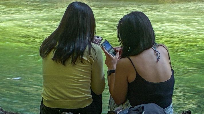 Telediario 2 - La crisis de la infelicidad ahora se vive a los 20 años, no a los 40