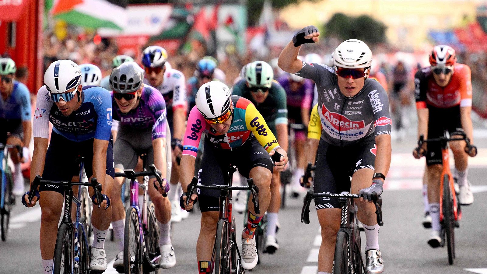 La Vuelta 2025 | Philipsen gana la etapa 8 en Zaragoza | Ver