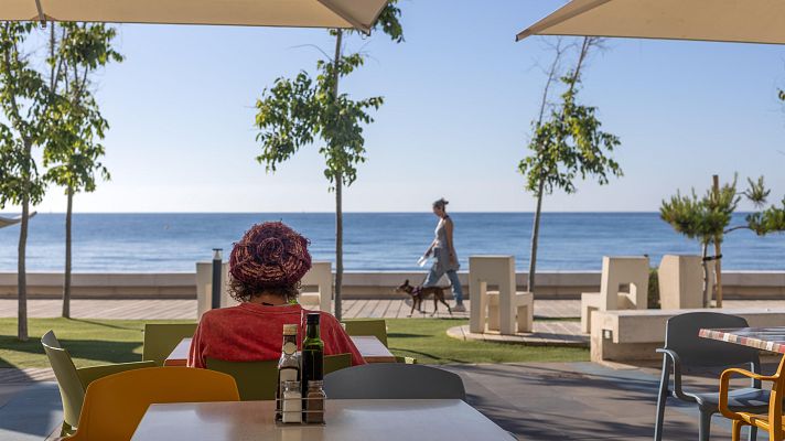 Telediario Fin de Semana - Llegan más turistas a España, pero gastan menos: "Los precios están super elevados"