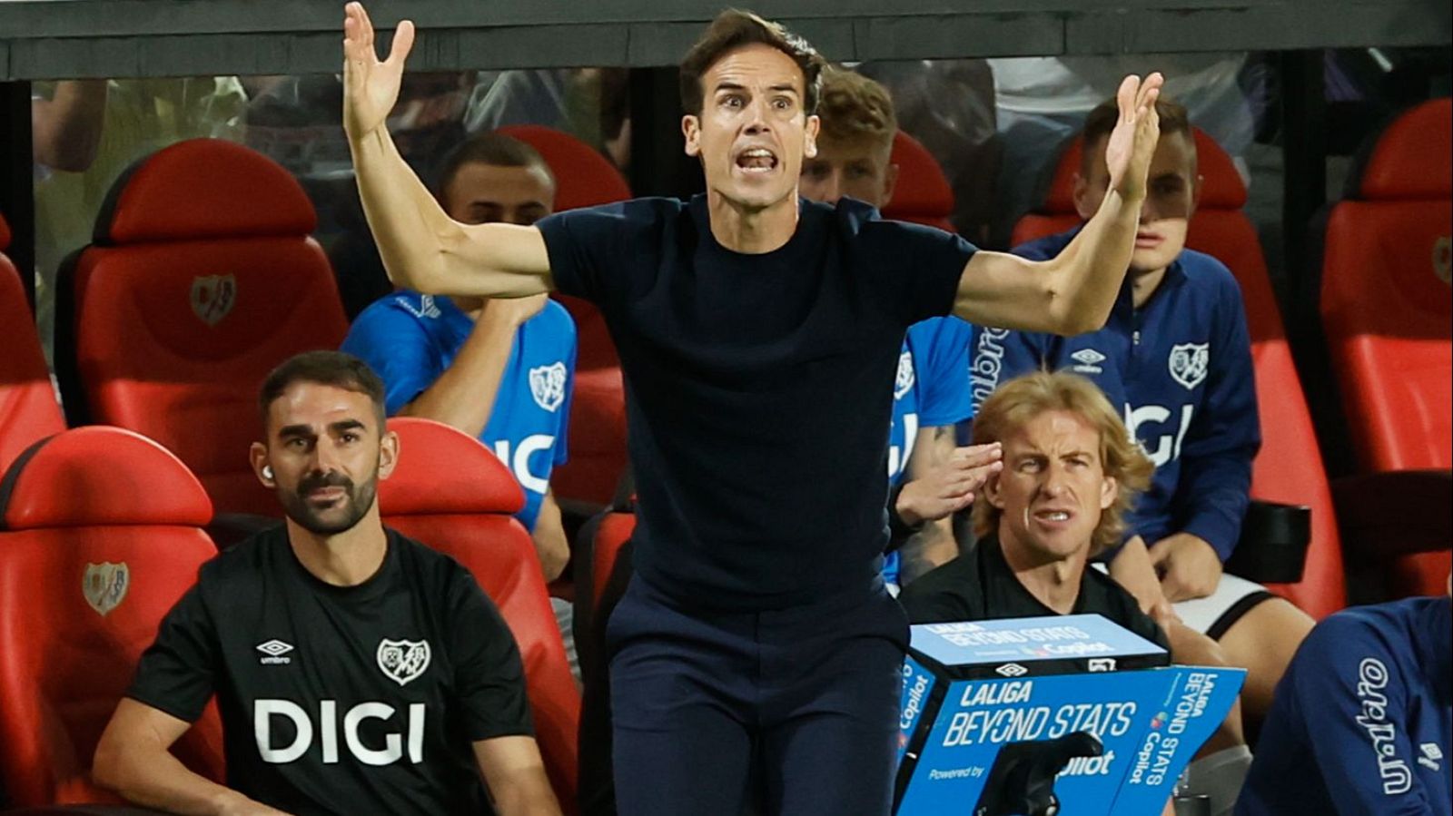 Iñigo Pérez muestra su descontento por la "ineficiencia" de los protocolos VAR - Telediario Matinal | Ver